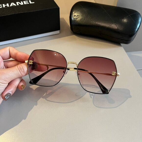 Chanel Sunglasses Woman's wide - Picture 3 of 6